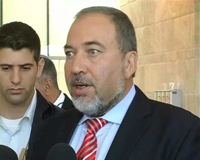 ליברמן: מחוות לאבו מאזן? הוא מוביל מהלכים נבזיים