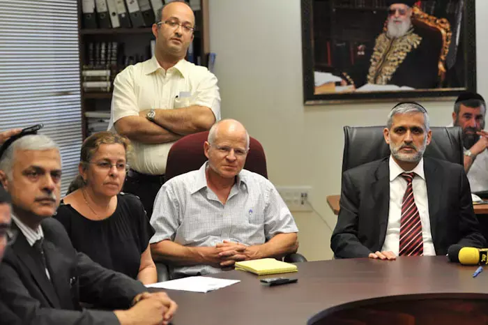 למען גלעד: הרב עובדיה בירך את נעם ואביבה שליט