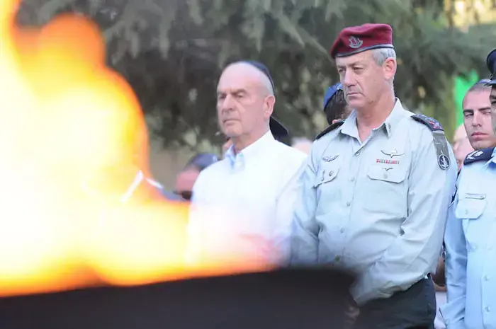 מצרים - גיבנת על גבו של הרמטכ"ל בני גנץ