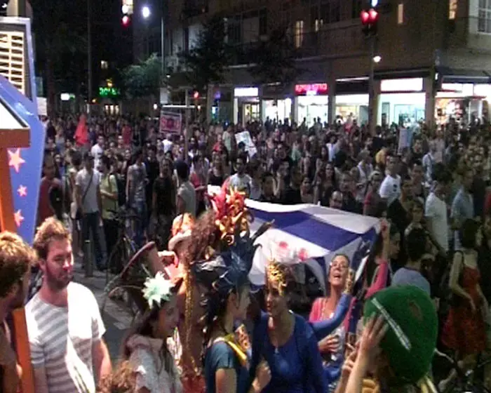מחאת הדיור: עימותים בין שוטרים למפגינים, לפחות 20 נעצרו