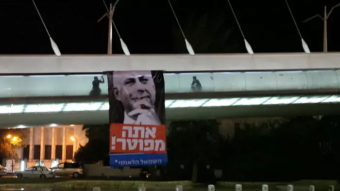 מי "פיטר" את נתניהו על גשר המיתרים?