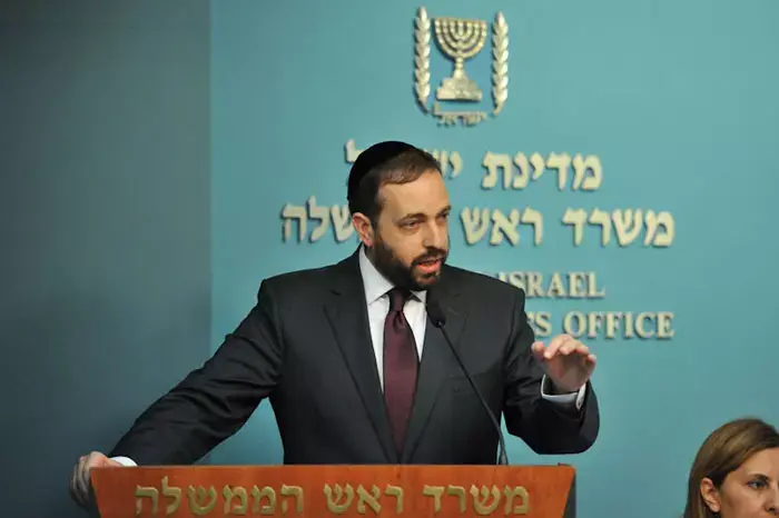 השר אטיאס: האשמת כלל החרדים בהדרת נשים - הסתה
