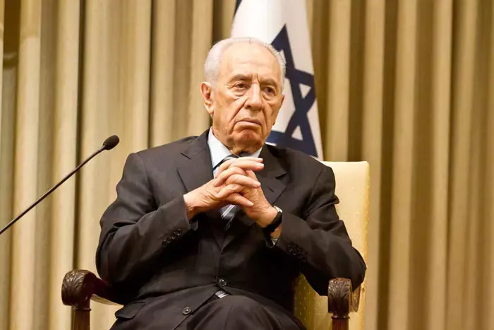 דיווח: נתניהו סיכל פגישה בין פרס לאבו מאזן