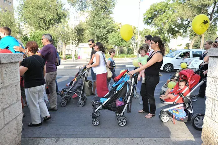 מחאת העגלות: הורים יצעדו היום ב-11 מוקדים