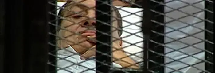 העיתונות הערבית: "מובארק בכלוב - רגע מכונן"