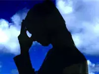 צעיר מואשם בשורת התעללויות בשכנתו