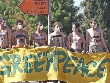 אוסטרליה: מפגינים נקשרו למוביל פחם