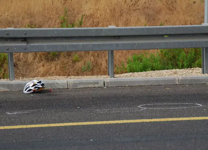 אישום: נהג חדש נרדם ודרס למוות 2 רוכבי אופניים