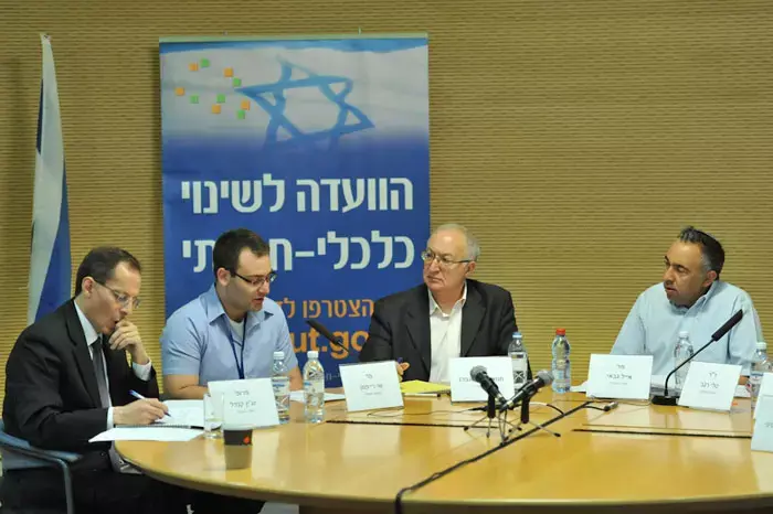המלצה לוועדת טרכטנברג: "לעגן בחוק 'שכר מחיה'"