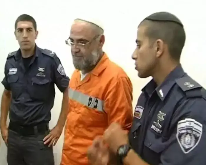 אישום: החביא סכין בתפילין ורצח את הרב אבוחצירא
