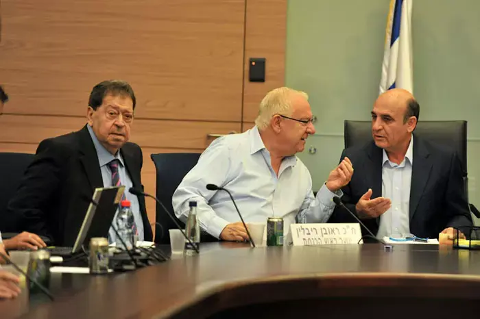 מופז: נתניהו מנע תדרוך של ועדת החוץ והביטחון