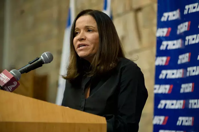 פעילי ימין בכנס תמיכה ביחימוביץ': "טובה ליהודים"