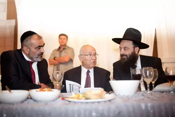 אב אמריקאי תובע את כחלון ונאמן: "עינו אותי"