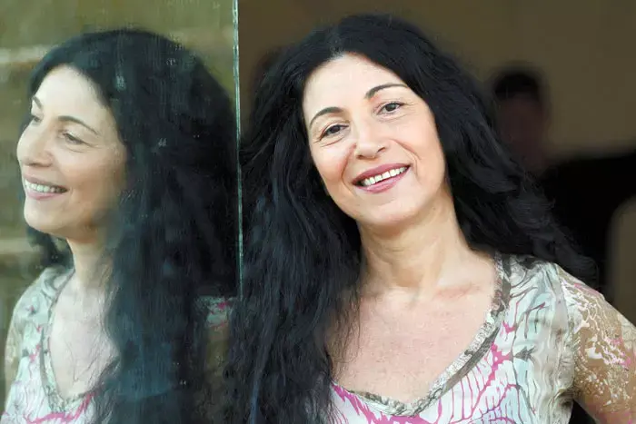 שרה יודעת לשחק אותה