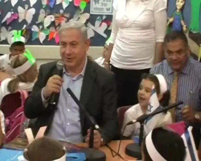 נתניהו שב לכיתה א': "תקראו ספרים - תגיעו רחוק"