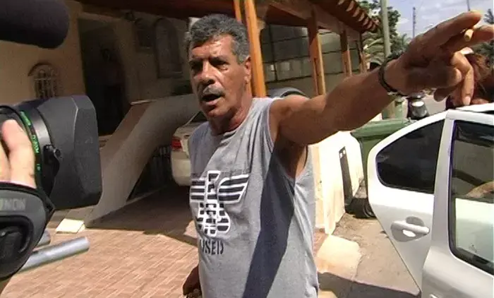 מרגלית צנעני שבה לביתה - הגרוש תקף צלם בשרשרת
