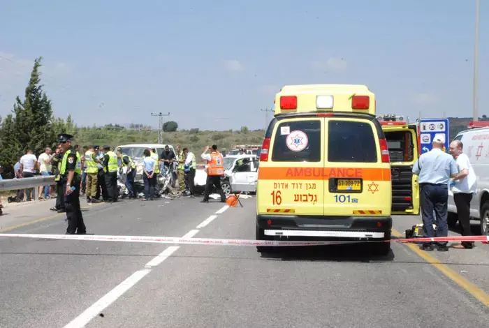 נער פלסטיני נפצע אנוש מפגיעת רכב ישראלי בגדה