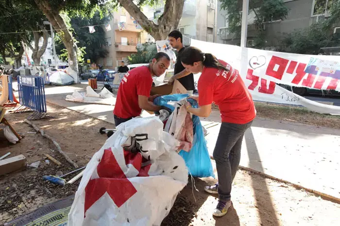 בעיר האוהלים המתפרקים מנסים לשמר את גחלת המחאה