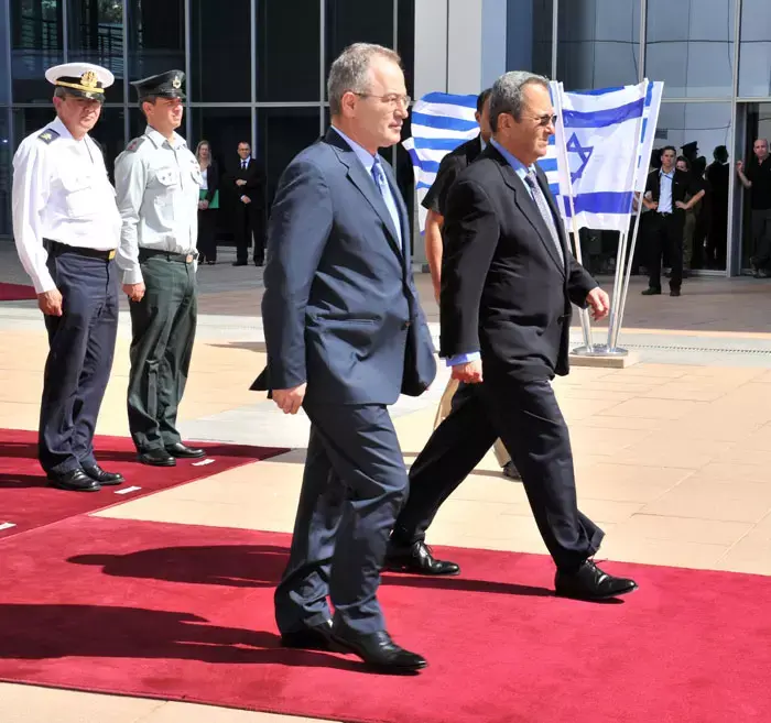 ברק משיב לאייזנברג: אין סיבה שמישהו ייזום מלחמה