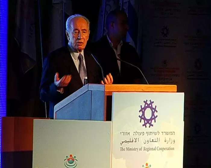 פרס: צריך למצוא דרך לחדש המשא ומתן עם הפלסטינים