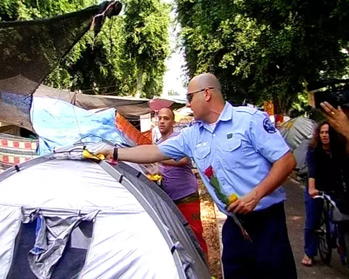 במאהל ברוטשילד קיבלו צו פינוי ופרחים - והתפרעו
