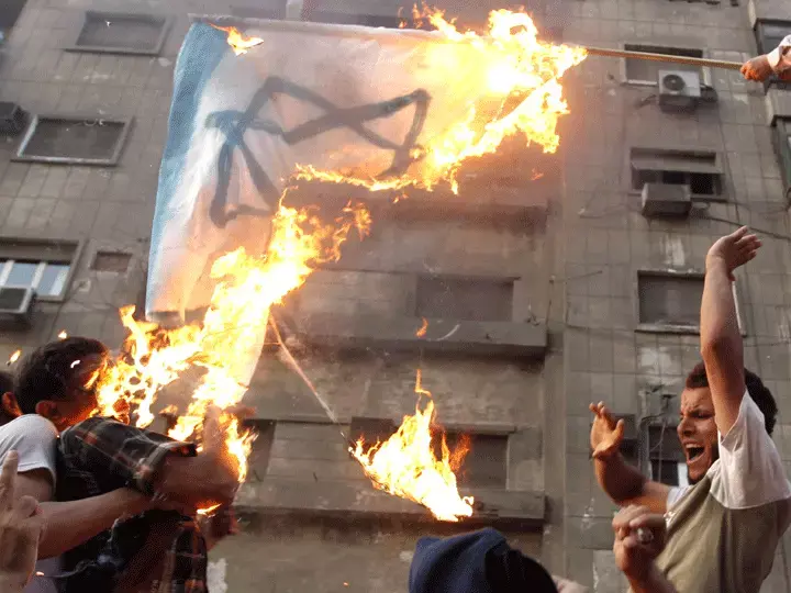 קהיר תחכה: סגל השגרירות שנפרצה במצרים פוזר
