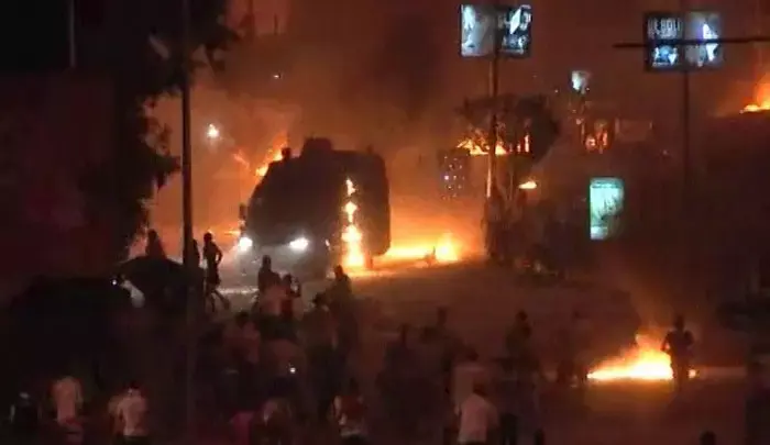 המצרים סימנו כמוסכם, והמאבטחים הנצורים פתחו הדלת