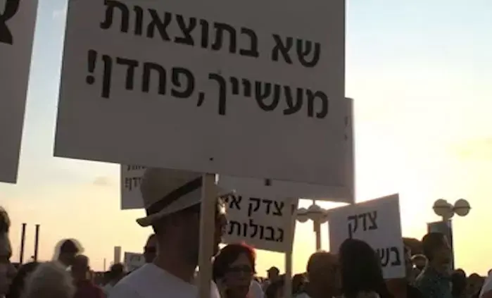 חבריה של לי הפגינו: "מחר זו תהיה הבת שלכם"
