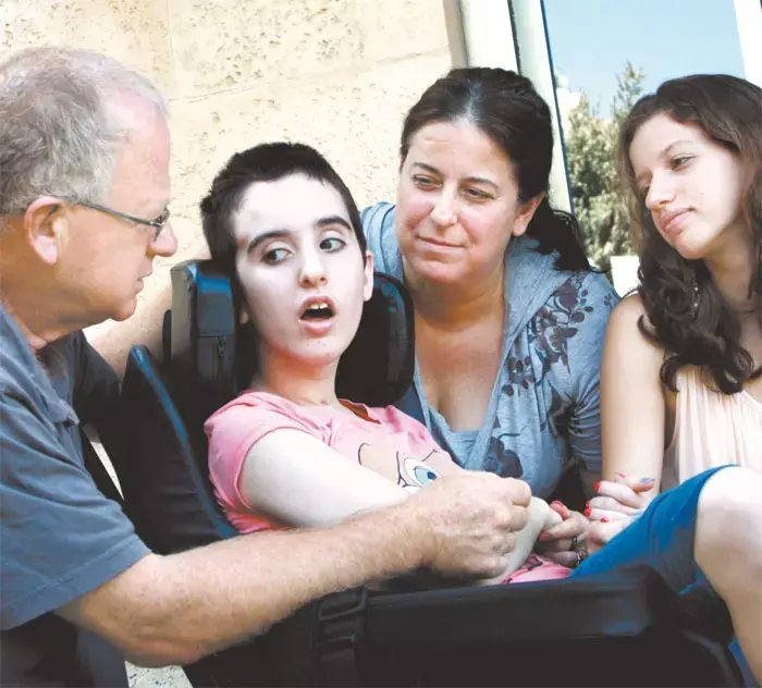 משפחה אחת מול כל העולם
