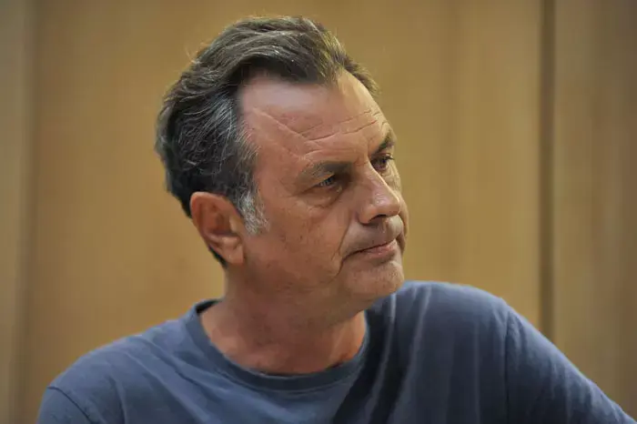 למה כולנו אוהבים לאהוב את מודי בר און?
