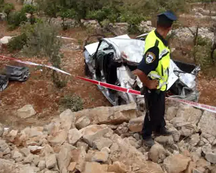המשטרה: "נמצאה אבן במכונית שהתהפכה ליד חברון"