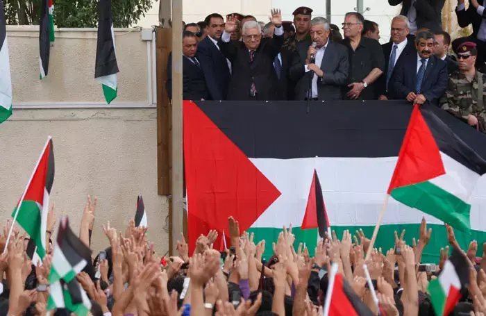 סקר: הפלסטינים סומכים על אבו מאזן יותר מעל הניה