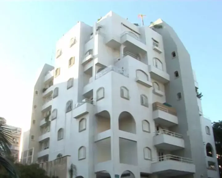 חשד: עו"ד ברקו הסתירה אמצעי לחימה בבניין מגוריה