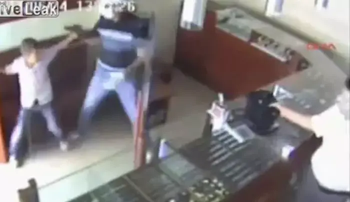 עלי באבא הטורקי: צפו בילד שמניס שודד חמוש