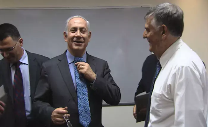 עשה לו בית ספר: שכטמן נתן לנתניהו שיעור בכימיה