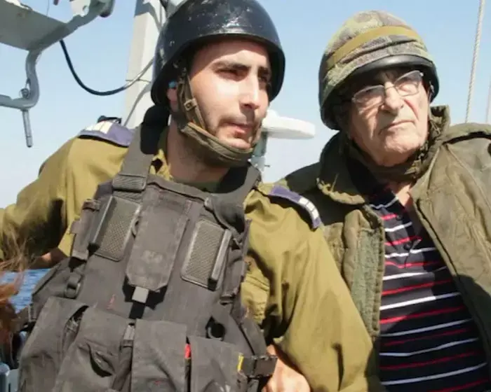 הזקן והים: משפחת קציני החיל מפליגים בזכרונות