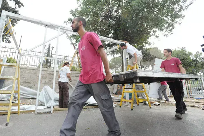 מאהל שליט פורק, הציוד הנותר יועבר לנזקקים