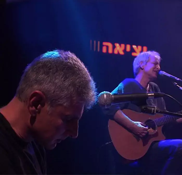 שלום חנוך חוגג עשור למופע "יציאה"