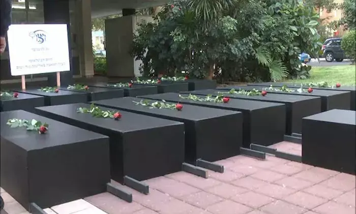 המאבק באלימות נגד נשים: "מצעד קברים" בתל אביב