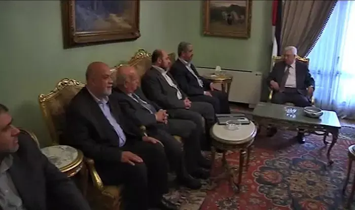 גורמים בלשכת נתניהו: אבו מאזן מתקרב לחמאס ומתרחק מהשלום