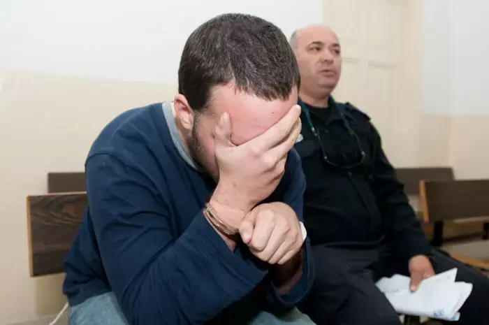 חשד: האב הטיח הפעוטה בקיר כי בכתה וגרם לנזק מוחי