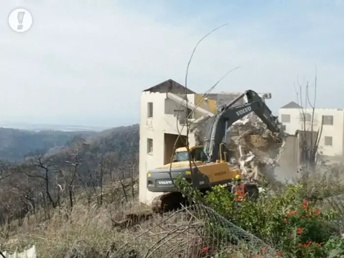 שנה לשריפה: החל הרס הבתים שנשרפו בבית אורן