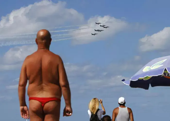 מפלחים את השמיים