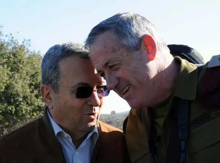צפו: גנץ וברק מתבדחים על נשים ומנסים למנוע הפרסום