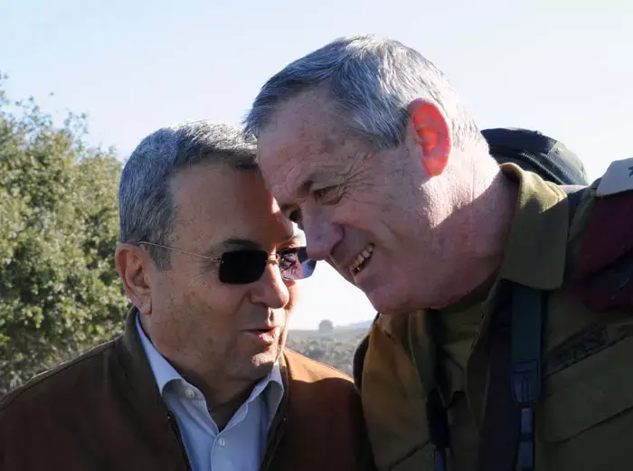 גנץ מתנצל: "ההתבטאות על הנשים - בבדיחות הדעת"