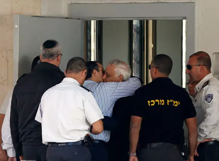 קצב בדרך לכלא: מוציאים אדם להורג, קברתם אדם חי