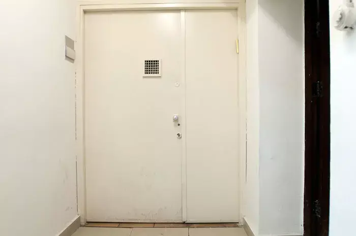 נער התלונן: היכו אותי בחקירה כי סירבתי להוריד את הקפוצ'ון