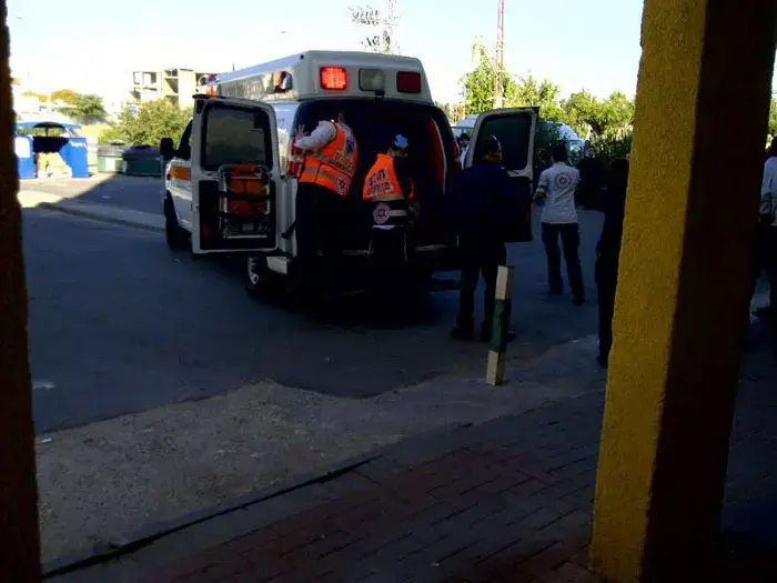 נכה בן 60 נפצע באורח קשה בשריפה שפרצה בדירתו
