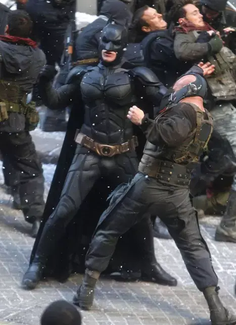 "The Dark Knight Rises": באטמן החדש מקבל הצצה מרתקת
