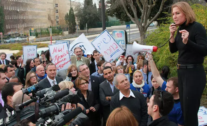 לבני ב"כנס חירום" בנושא הדרת נשים: איום מבפנים